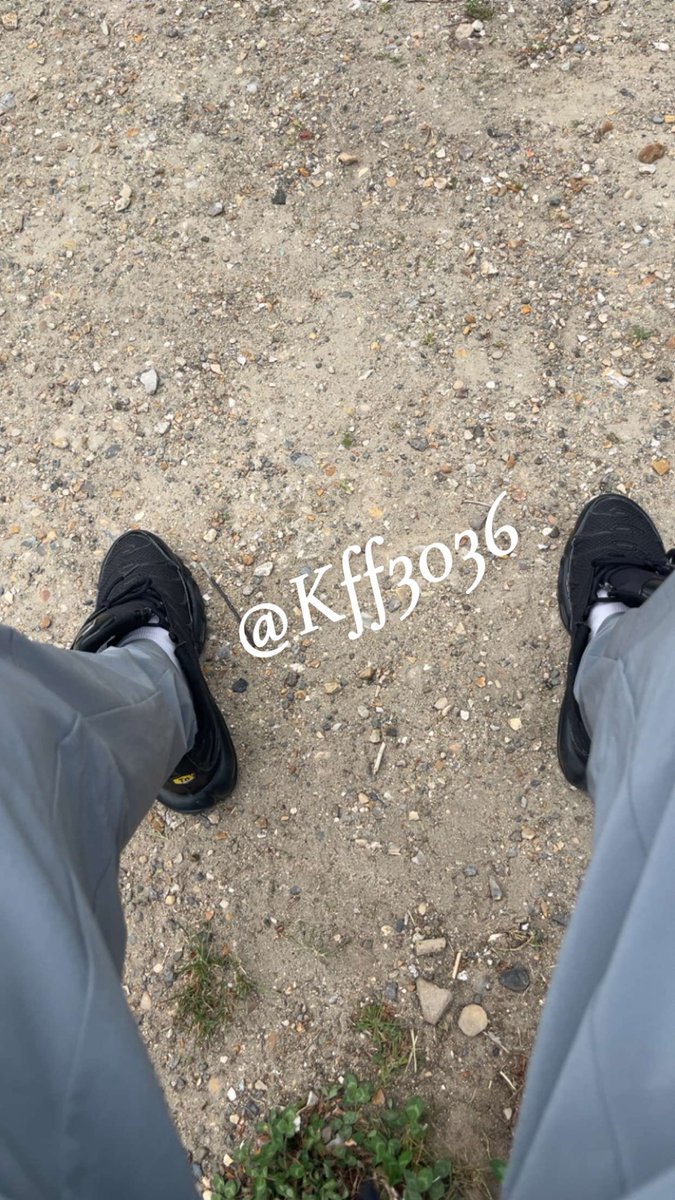 Kff3036's tweet photo. Tous à mes pieds 🥵😈
RT pour plus de photos en pv 😈 https://t.co/VqrRuAfXqk