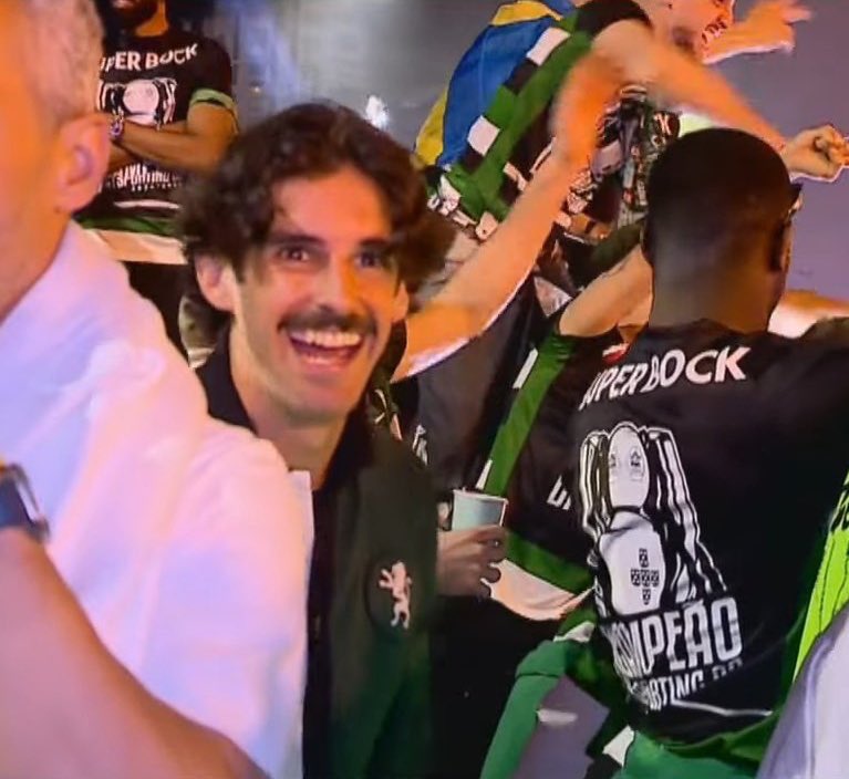 Hoje é                                        mas o sporting
segunda feira                              é bicampeão