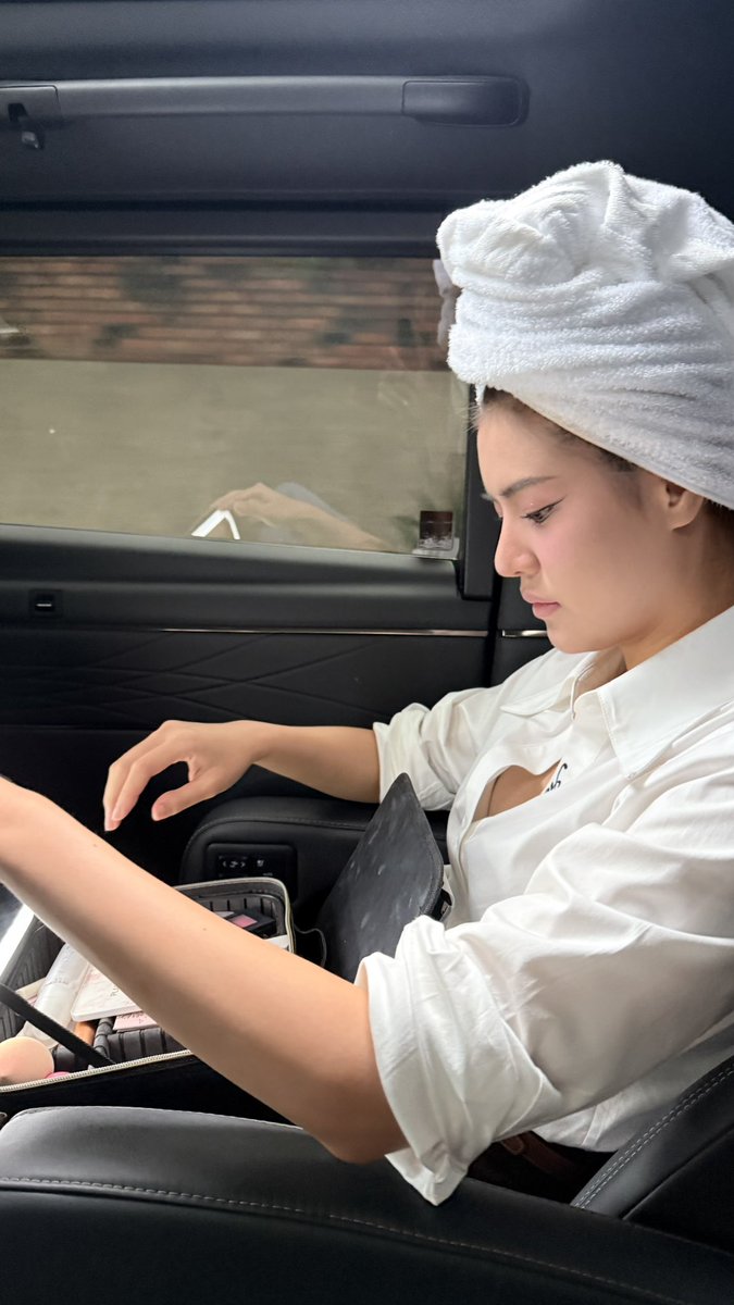 yok_jittraphan's tweet image. จะไปกินข้าว ก็จะวิ่งตามขึ้นรถมา จะมาทำไม!