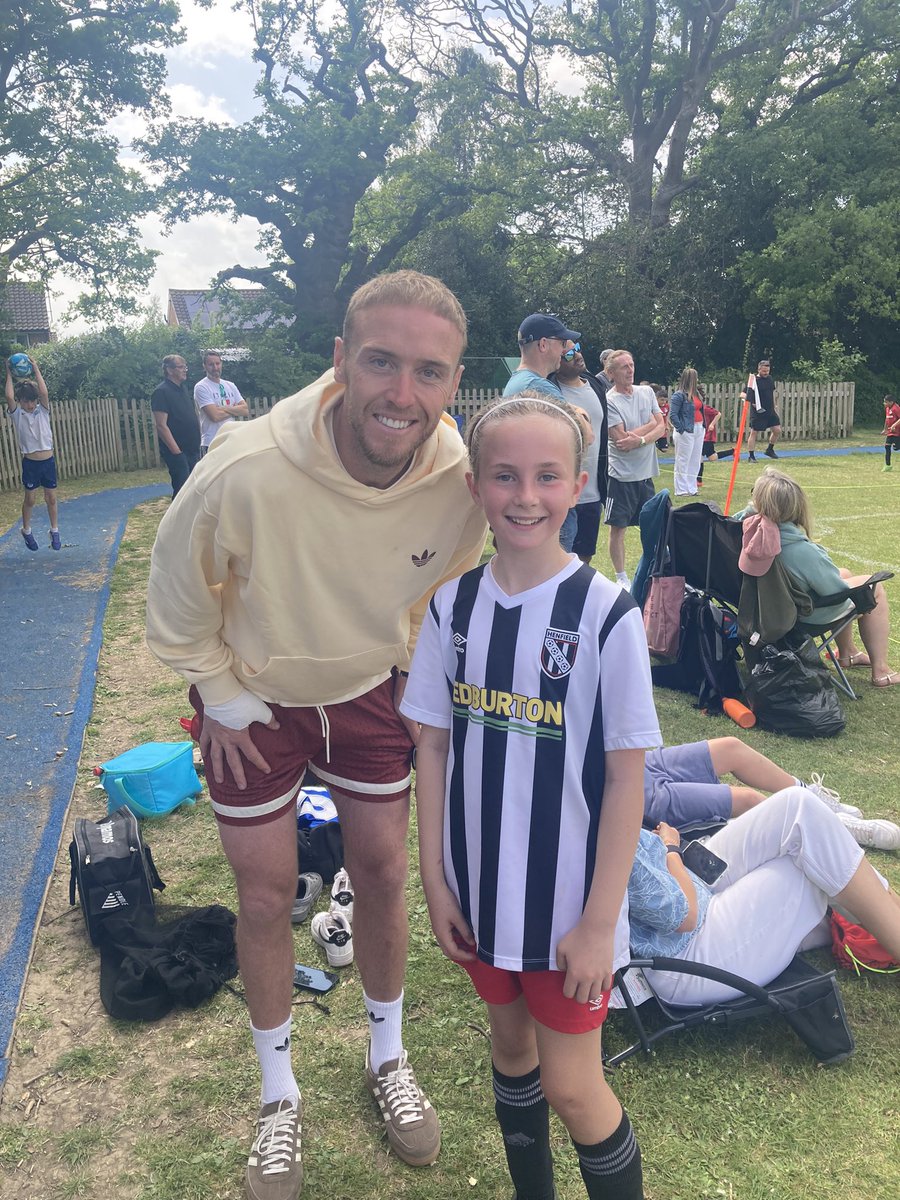 Kenney Wyatt (@kenney_wyatt) on Twitter photo Thank you Jason steel for this photo at the <a href="/Henfield_FC/">Henfield_FC</a> youth tournament yesterday you really made my daughters day <a href="/OfficialBHAFC/">Brighton & Hove Albion</a> Thank you Jason steel for this photo at the <a href="/Henfield_FC/">Henfield_FC</a> youth tournament yesterday you really made my daughters day <a href="/OfficialBHAFC/">Brighton & Hove Albion</a>