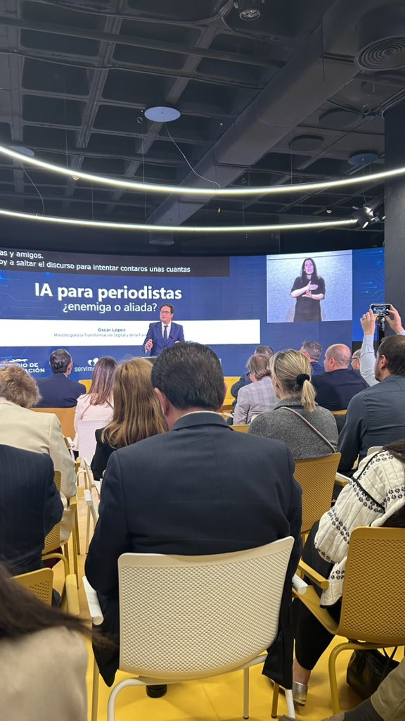 Presentación del informe IA para periodistas.