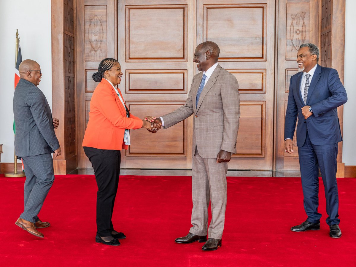 WilliamsRuto's tweet photo. Artificial intelligence has become a critical tool in keeping our countries safe and predicting threats that could destroy our socio-economic fabric.

It is therefore important that Intelligence agencies in our region and, indeed, Africa work together and collaborate in this emerging technology.

Met South Africa's Acting Director-General of State Security Agency Ambassador Gloria Nozuko Bam, State House, Nairobi.