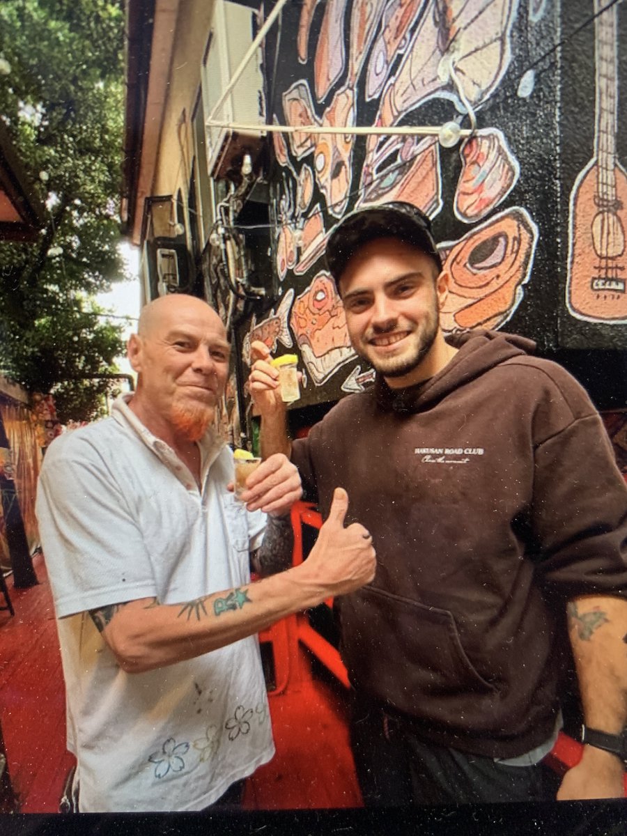 Meeting new friends who visit the gallery is one of the many cool things about our creative Art Village Design Festa! Today i met Deyan from israel who has been travelling through Asia for the last 4 months! Thank you for finding us and nice to meet you!