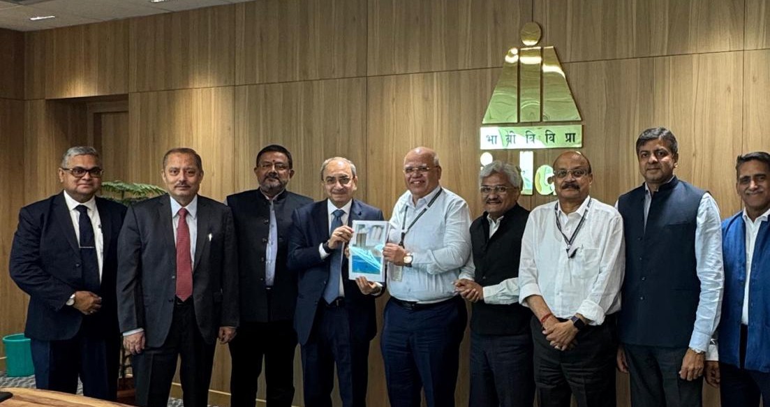 Dr <a href="/misraalok/">Alok Misra</a>, CEO, <a href="/mfin_india/">MFIN</a> as part of the Committee on Insurance Reforms led by Former SBI chairman Mr Dinesh Khara presented its report to the Insurance Regulatory and Development Authority of India (IRDAI) in Hyderabad today.