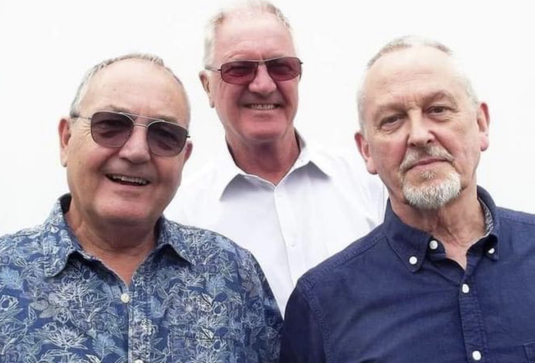 Get ready, Birmingham — a powerhouse trio of UK music legends is set to light up the stage at Henry’s Blueshouse at Snobs Bar on Broad Street this May.

Introducing The Dirt Road Band, a supergroup boasting a truly star-studded line-up.

Full read here:- westsidebid.co.uk/2025/05/19/blu…