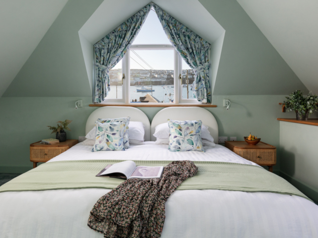 Blue Water Cottage is a beautifully refurbished, three-storey waterside home on Flushing Quay, offering stunning river views, a private balcony, and allocated parking.

Book your Cornish escape now - bit.ly/Bluewatercotta…