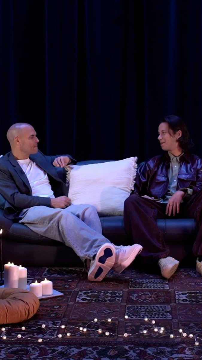 #MicheleBasile è un attore che sta conquistando il suo pubblico sui social con caroselli di personaggi che fanno ridere perché di base ci assomigliano. Simpatico e gentile, oggi è ospite di <a href="/NiccoloAgliardi/">Niccolò Agliardi</a> a #Comodo 

Guarda l'intervista integrale 🍿(bit.ly/ComodoWatchNow