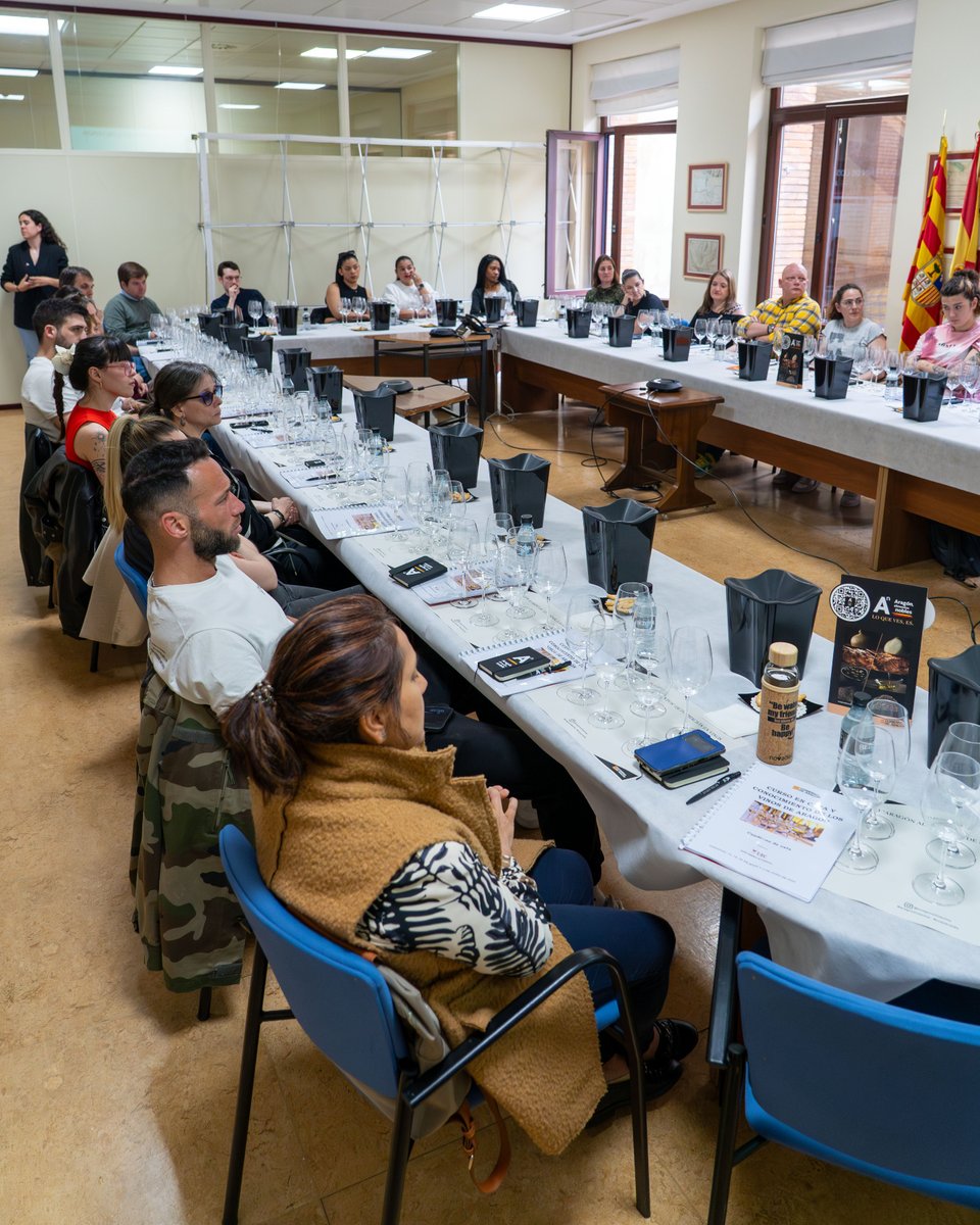 🍷 ¡Hoy seguimos con los cursos de cata “Aragón Alimentos de formación en vinos”!

👉 Tras la primera sesión, volvemos en esta ocasión impartida por Marina García, Presidenta de la Unión Española de Catadores.

¡Nos vemos esta tarde! 👀