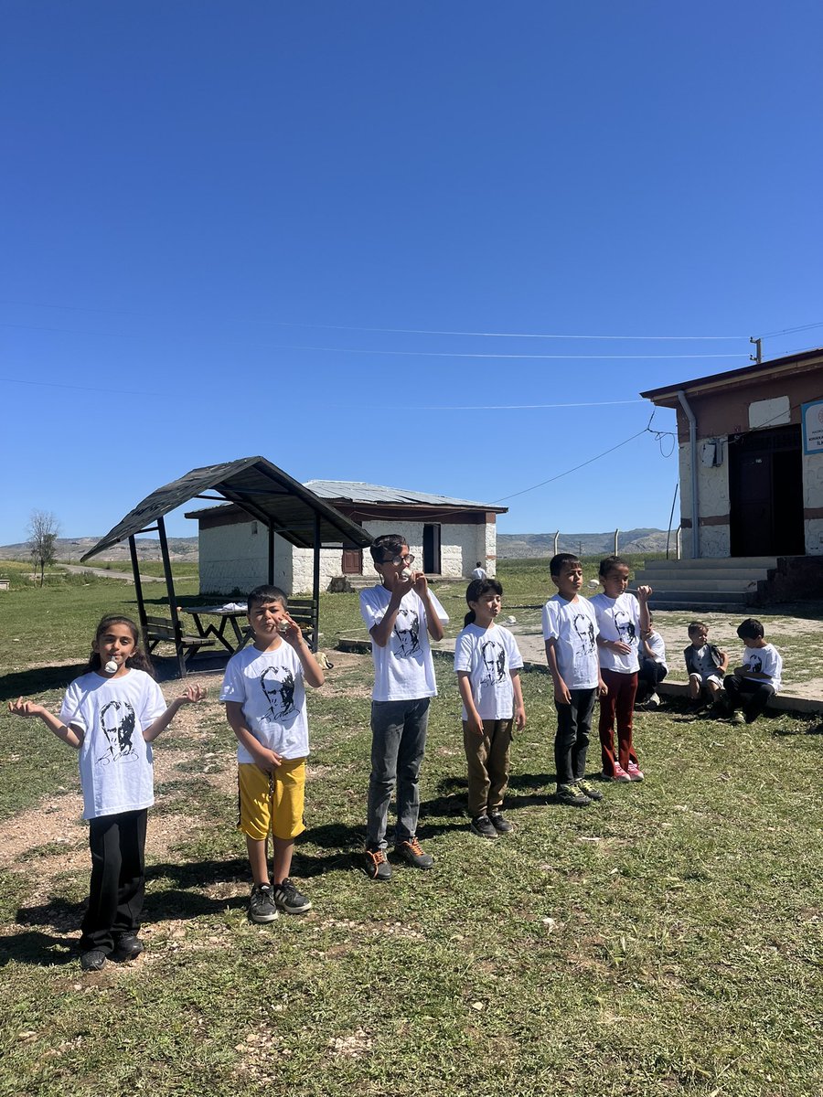 19 Mayıs şenliklerimizden… ✨ 
<a href="/Yusuf__Tekin/">Yusuf Tekin</a> 
<a href="/vali_zorluoglu/">Murat Zorluoğlu</a> 
<a href="/Murat4Kucukali/">Murat Küçükali</a> 
<a href="/DogukanKoyuncu_/">Doğukan Koyuncu</a> 
<a href="/tchazro/">T.C. Hazro Kaymakamlığı</a> 
<a href="/HazroMem/">Hazro İlçe Milli Eğitim Müdürlüğü</a> 
<a href="/ugurdoganer01/">Uğur DOĞANER</a> 
<a href="/Diyarbakirmem/">Diyarbakır İl Millî Eğitim Müdürlüğü</a>