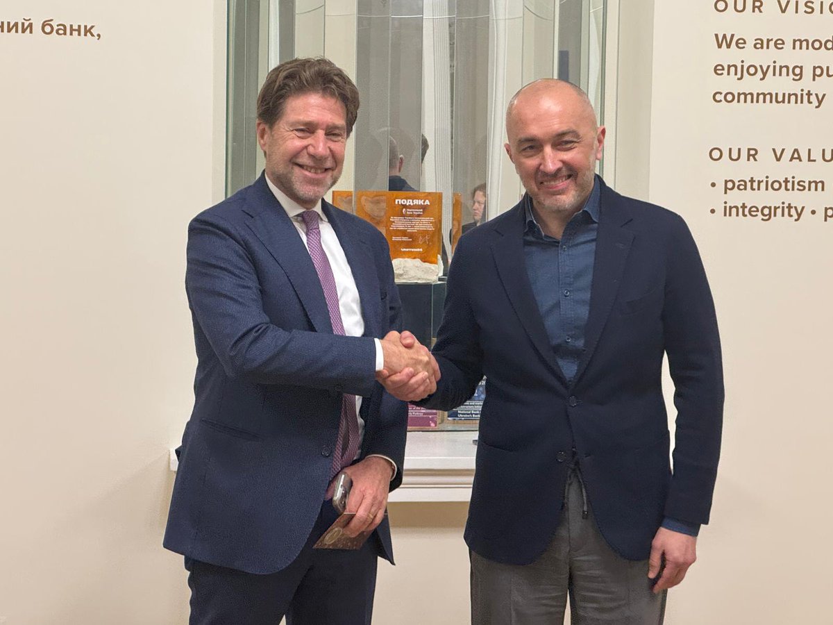 italyinukr's tweet photo. ๐ฎ๐น๐ค๐บ๐ฆ Incontro tra l'Ambasciatore Formosa e il Governatore Pyshnyy
๐น Dialogo su stabilitร macro-finanziaria e ricostruzione dell'Ucraina.
๐๏ธ Verso la Ukraine Recovery Conference a Roma (10-11 luglio).
#Italia #Ucraina #RecoveryConference #Diplomazia #Economia https://t.co/nx8YprKpYK