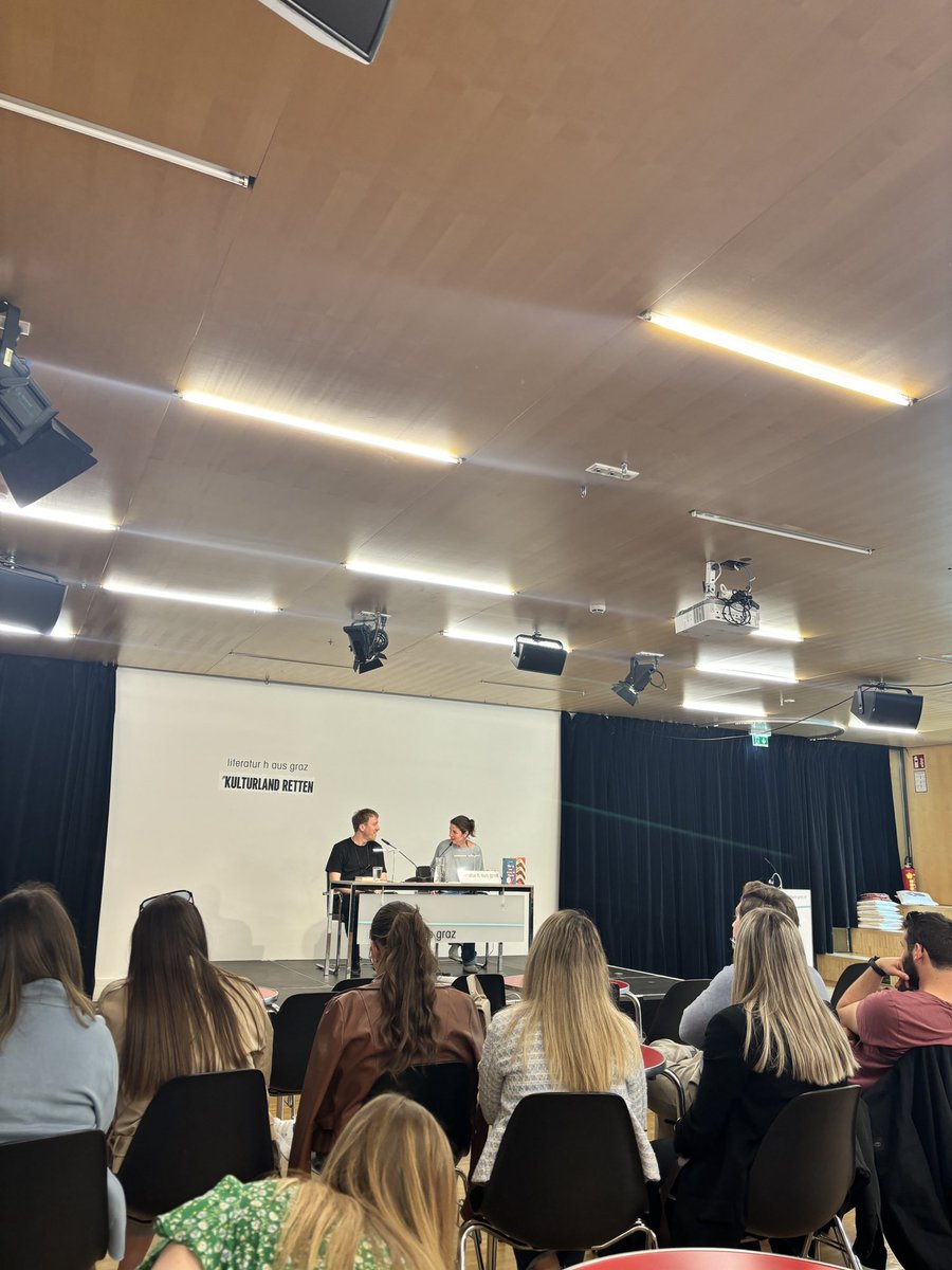 Im <a href="/LithausGraz/">Literatur h aus Graz</a> liest heute in der Reihe „Junges Literaturhaus“ Luca Kieser aus seinem Roman „Pink Elephant“. Durch die Lesung führt Irene Hetzenauer.