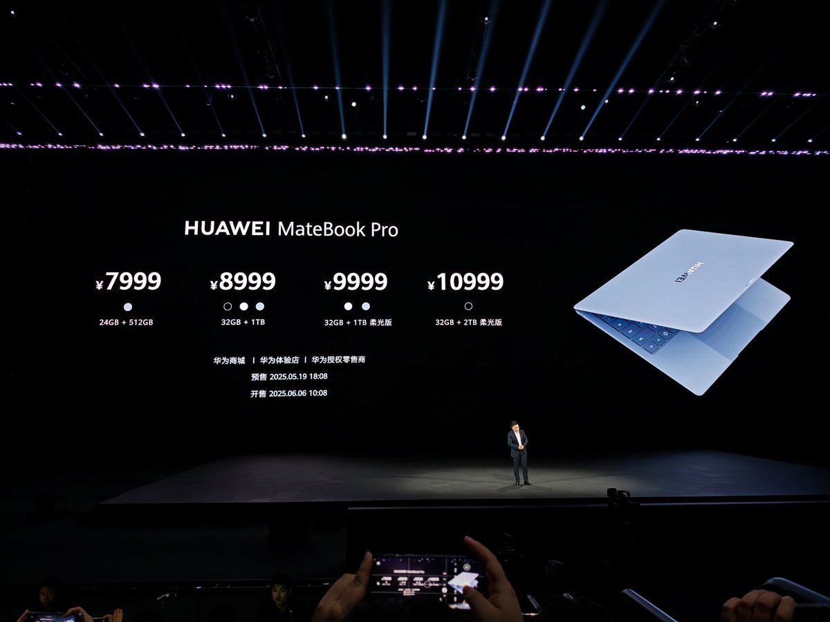 shanghaidaily's tweet photo. Chinese #tech giant #Huawei unveils two laptops today: #MateBook Pro & its first foldable PC, MateBook Fold Ultimate Design, both powered by #HarmonyOSβmarking the debut of its self-developed operating system on personal computers. https://t.co/WUr8nyEuJC