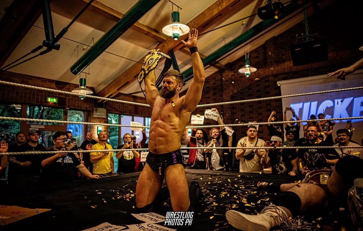 global_catch's tweet photo. [Résultats] du show « Home Coming » de @EuphoriaWrestle qui s’est déroulé Samedi à Dormagen (🇩🇪)

➡️ Jessy Jay bat Cory Zero

➡️ Christopher Dawson bat Conn Kelly

➡️ Jane Nero bat JGU

➡️ Triple Threat Tag Team Match :
Idolatry (Josh T & Nate Prince) battent Emil Völler & Phil Black et Suplex Republik (Cuma Bolat & Zack Eriti)

➡️ Fatal 4 Way Match :
Tamas Szabo bat Feyyaz Aguila,Leo Leroi et Nick Schreier

➡️ Nightshade bat Céline Faery

➡️ Match pour le titre Euphoria : 
Tucker bat Georges Balzac

Tucker devient le 1er champion.

- Euphoria