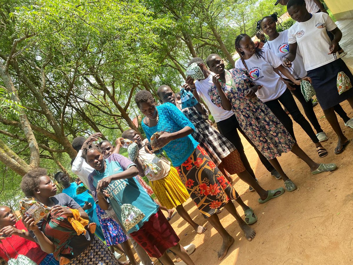 MukiibiDerrick8's tweet photo. Mothers being the foundation of respect and wisdom, Derrine charity foundation in partnership with MoonCatcher project extended a helping hand to the underprivileged women of karamoja region through providing them with reusable sanitary towels https://t.co/R5GqXHAVyt