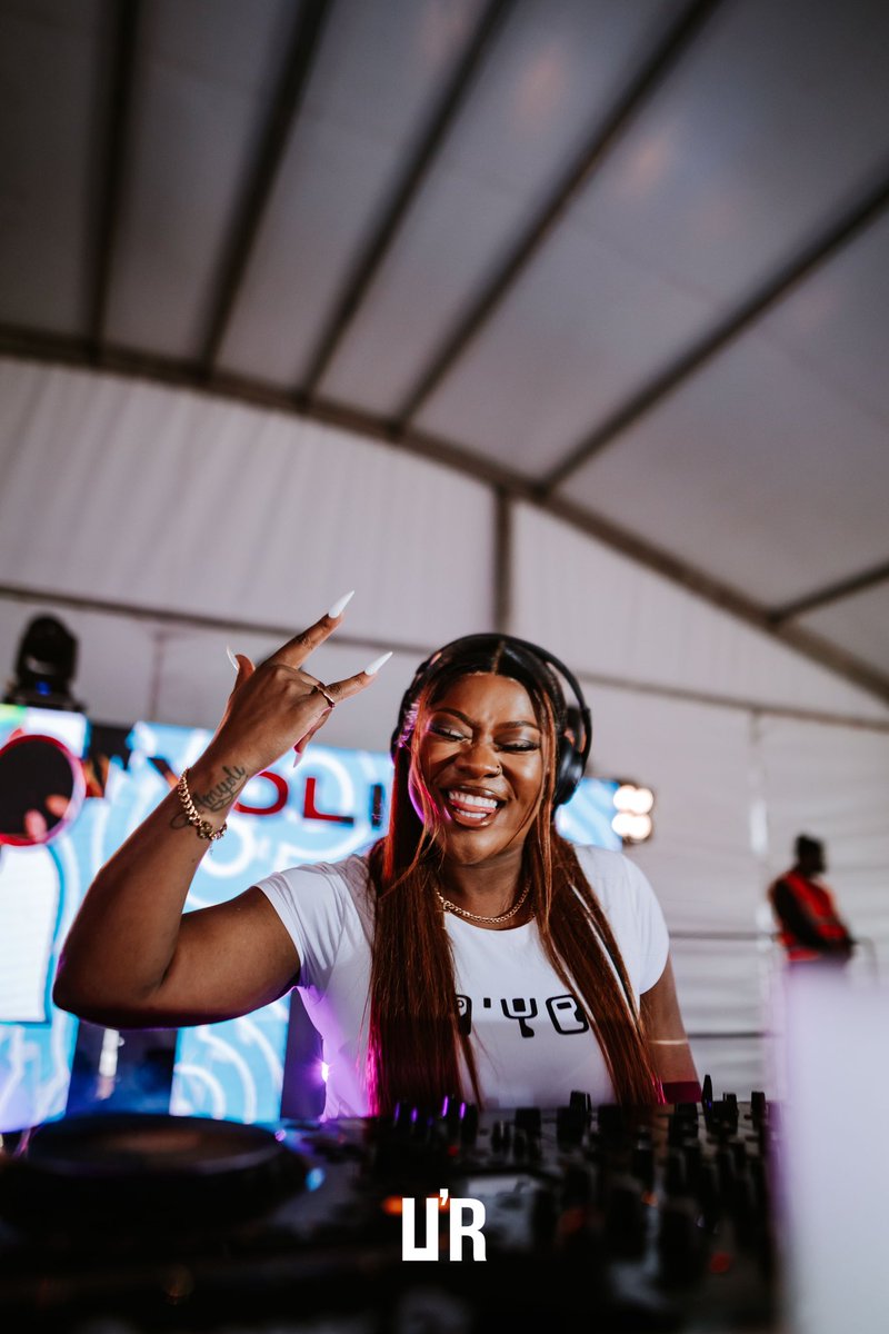 We have this vibe on lock! 🔐 2 weeks to go before we can feel it again! 💯🔥 

U’R tickets available on Howler! Don’t miss this 🥵