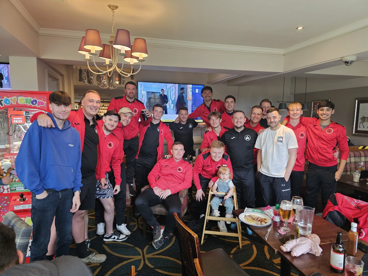 Promotion and a cup final!! Been some season with the lads 🔥 

2 more games to go starting Tuesday against Stag and monkey to see who the real (Greene) kings of stockton road are 

UP THE TRAVS