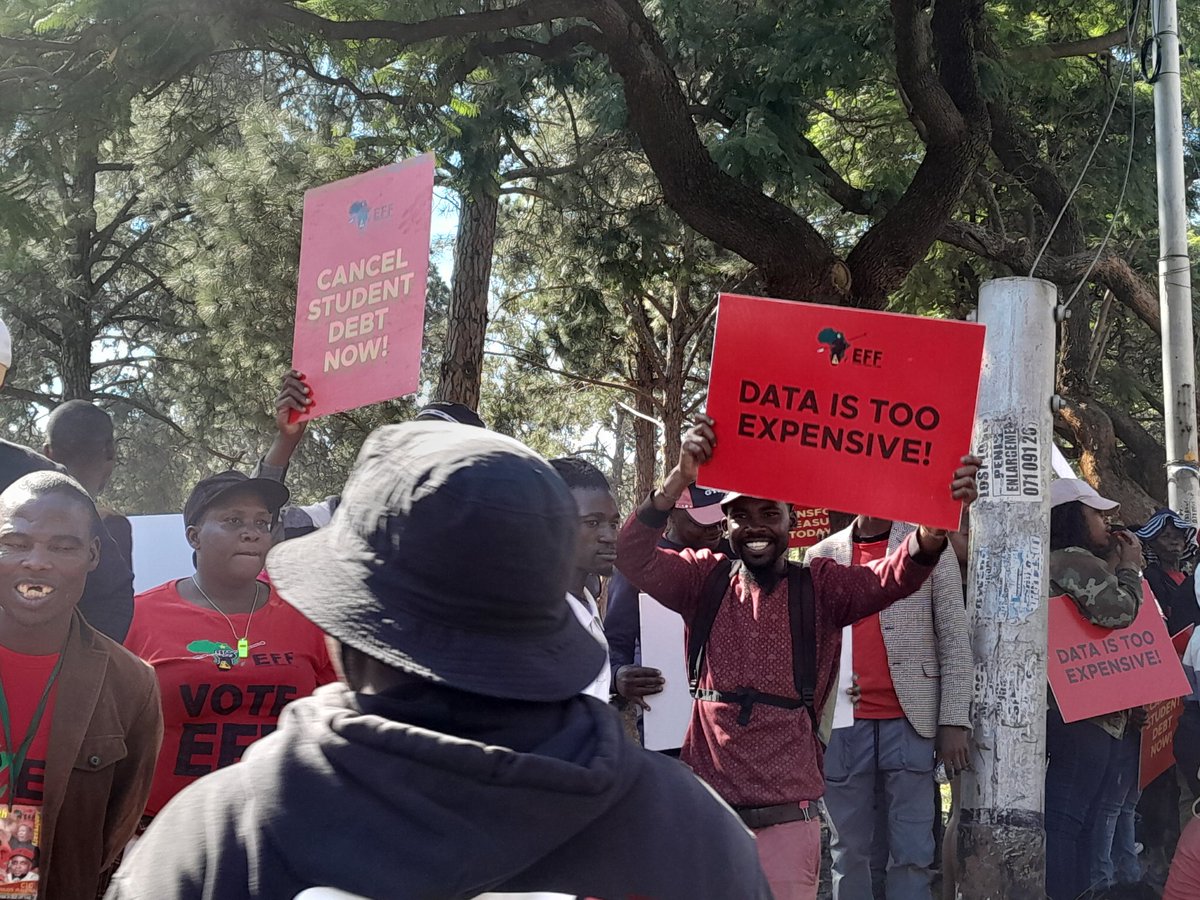 manjeya_yamke's tweet photo. Happening now: The EFF will march from the Union Buildings to the Treasury in a "VAT Victory March"— a demonstration timed as Finance Minister Enoch Godongwana prepares to table Budget 3.0 on Wednesday. #EFFMarch #Budget2025 @City_Press https://t.co/vbXL7CDOiB