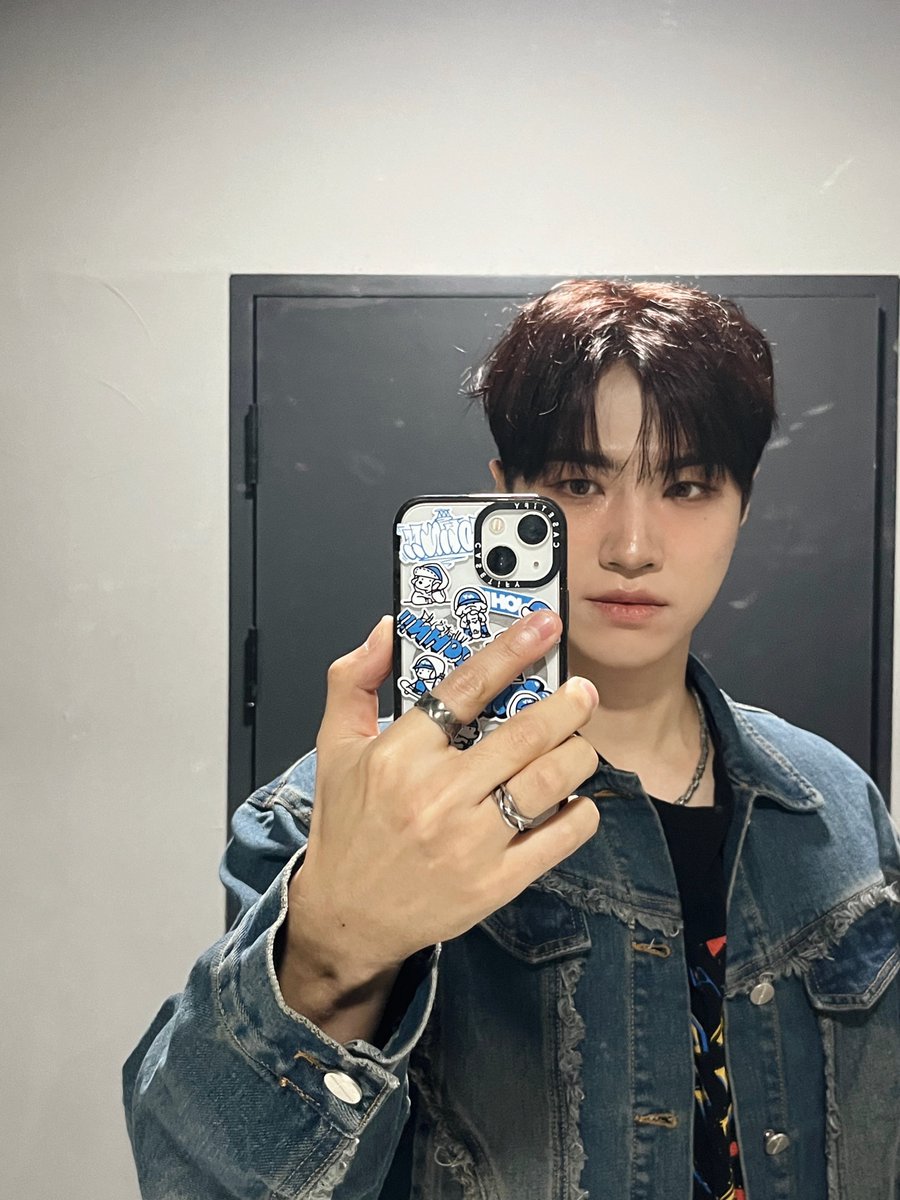 [#태환]

누구보다 웃으며 손 흔들 거야
더 아름다울 우릴 위해
두 번 인사를 건네
Goodbye and Hello again.

VVS💎사랑해🤍🐾

#VANNER #배너 #TAEHWAN