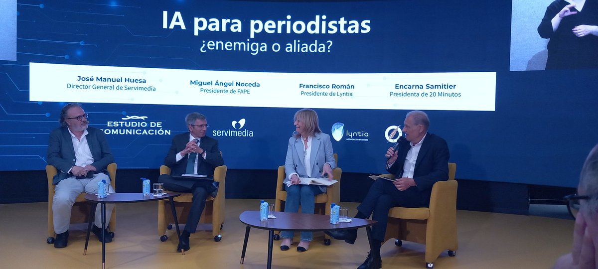 Encarna Samitier, presidenta de <a href="/20m/">20minutos.es</a> , Miguel Angel Noceda, presidente de <a href="/fape_fape/">FAPE</a> y Francisco Román,  presidente <a href="/lyntia_networks/">lyntia</a>  debaten sobre el uso de la IA por el periodismo.