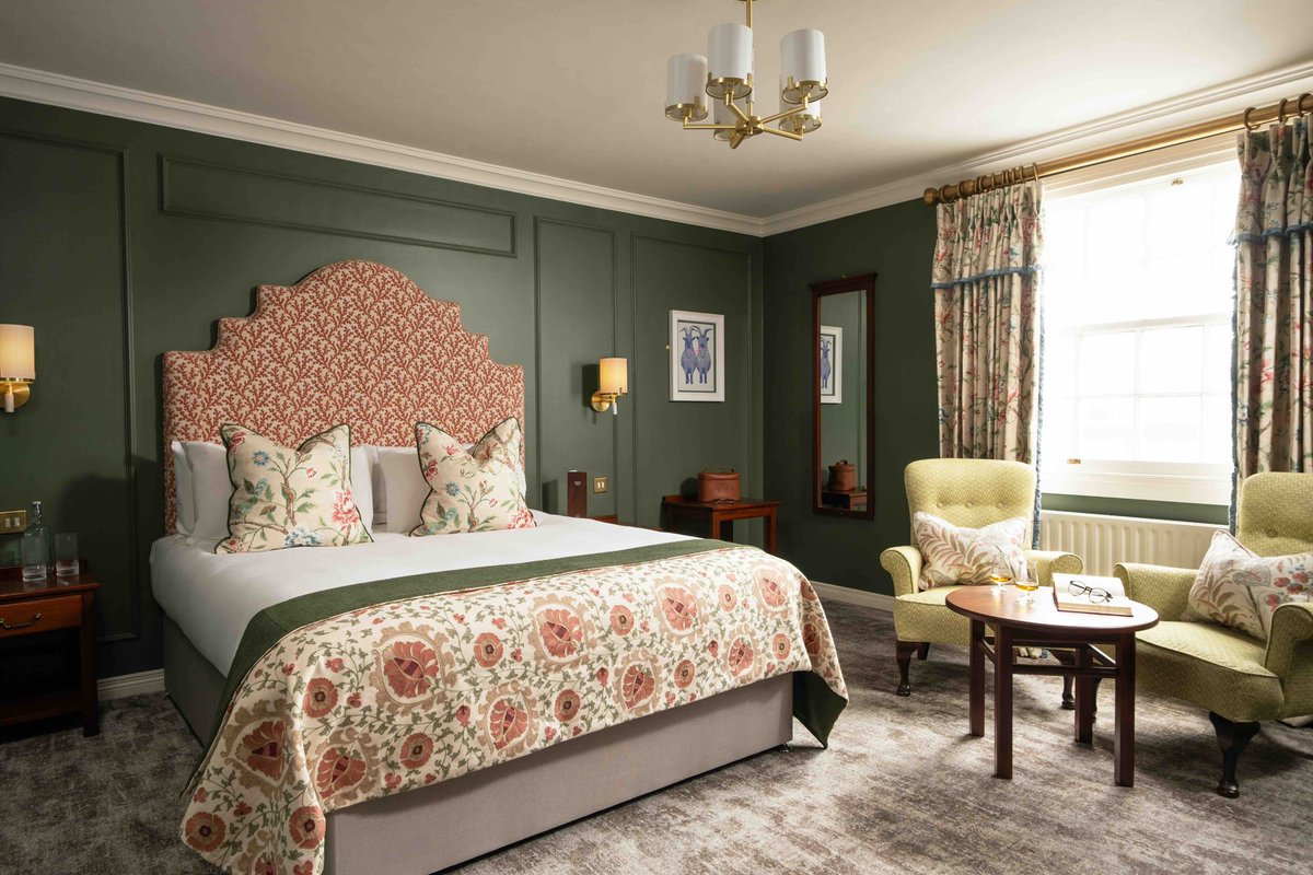 Harbourview Hotel in Carnlough Prepares to Toast Official Opening lovebelfast.co.uk/harbourview-ho…