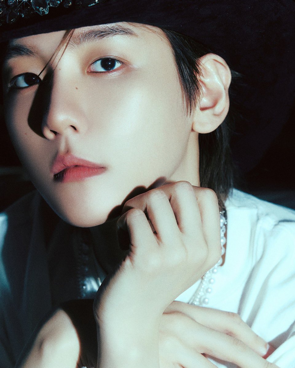 BAEKHYUN ins : ‘Essence of Reverie’ is out now on all platforms!🫣
