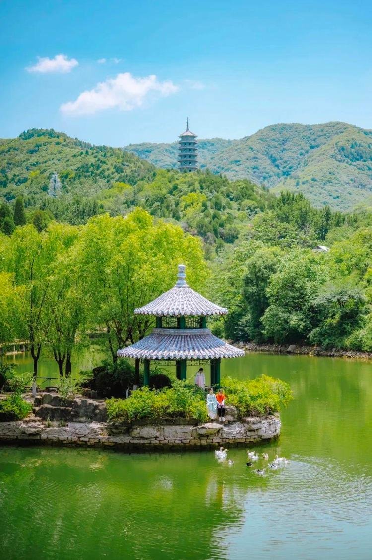 iShandong's tweet image. This China #TourismDay, #Shandong is launching a month-long celebration with over 480 exciting events across the province!

From scenic spots and accommodations 🏩 to transportation 🛣️, special discounts await travelers eager to explore the region&apos;s charm. #TravelInShandong