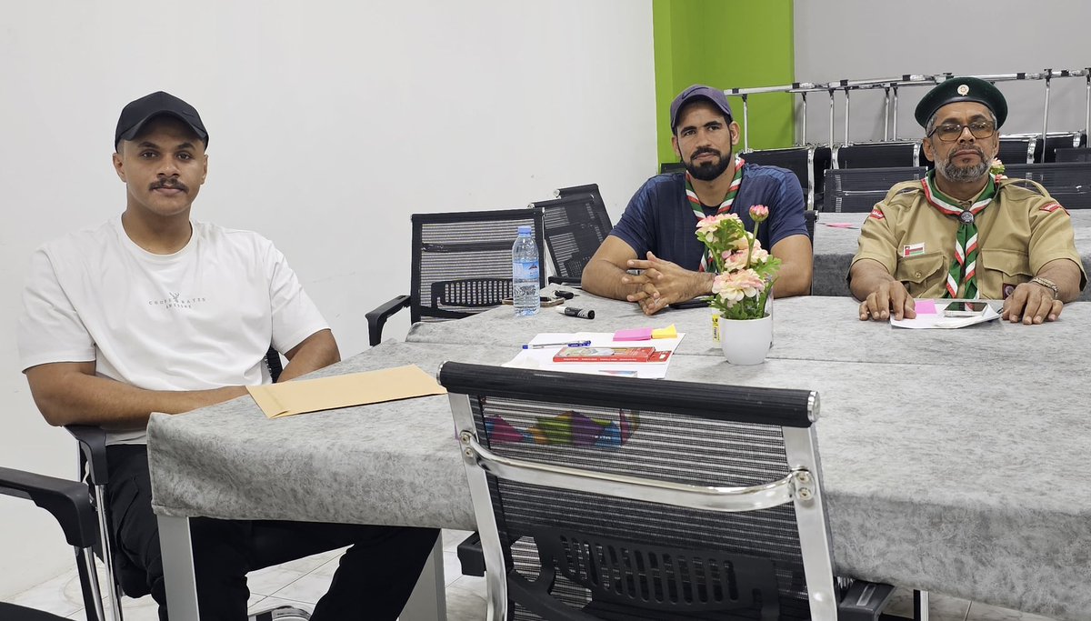 نفّذت #تعليمية_الداخلية، ممثلةً بقسم الكشافة والمرشدات، ورشة عمل حول إنجاز مشاريع التأهيل القيادي للقادة والقائدات؛ بهدف إكسابهم المهارات الكشفية والإرشادية اللازمة لإنجاز مشاريعهم الشخصية المرتبطة بالدورات التأهيلية.