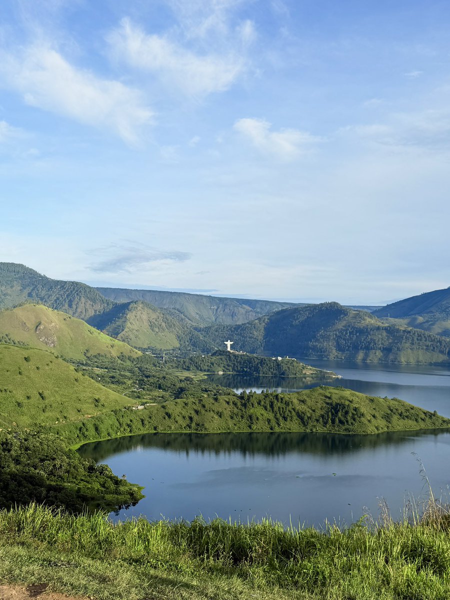Yaya2xx's tweet photo. Tak boleh nak describe betapa cantiknya Danau Toba ni 🥹❤️ https://t.co/nQXio3ibmV