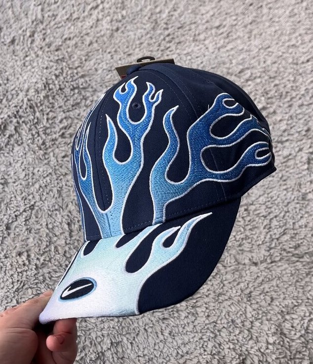 CaminoTV's tweet photo. La casquette enflammée de Nike, un bail bien retro 

Lien affilié https://t.co/qUTOoDJbks 35€ https://t.co/2QLuQAvZaH