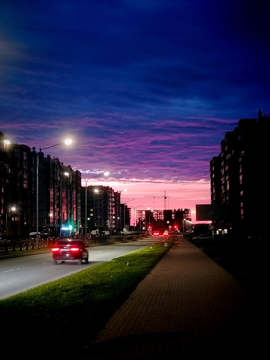 agatha_soft's tweet image. Небольшой приятный бонус в моей работе☺ выходя с неё я вижу просто потрясающие закаты 😍✨❤️
.
.
.
#вечер #небо #закат #облака #красота #природа #фото #момент #evening #sky #sunset #clouds #beauty #nature #photo #moment