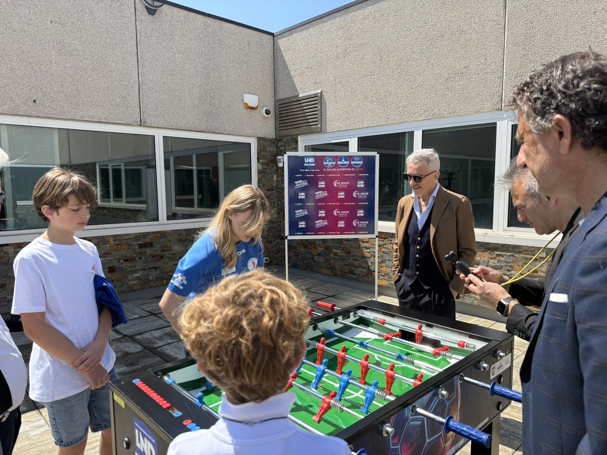 Buffa racconta… il calcio a portata di mano! È successo davvero: un viaggio indimenticabile tra aneddoti, emozioni e storie. Dagli eSport al Subbuteo, fino al Calcio Balilla… tutto narrato dalla voce inconfondibile di un maestro del racconto. 💜

#LNDeSport