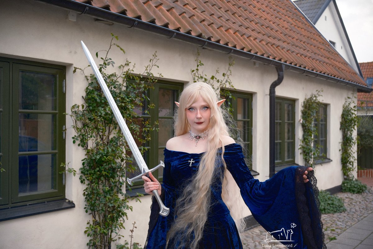 Lady of Elfheim 🧝🏻‍♀️🏰🪕🌌🦋🌳🌱🌿
#elfantasy #elf #elven #pleiadian #Pleiades #princess #witch #magician #valkyrie