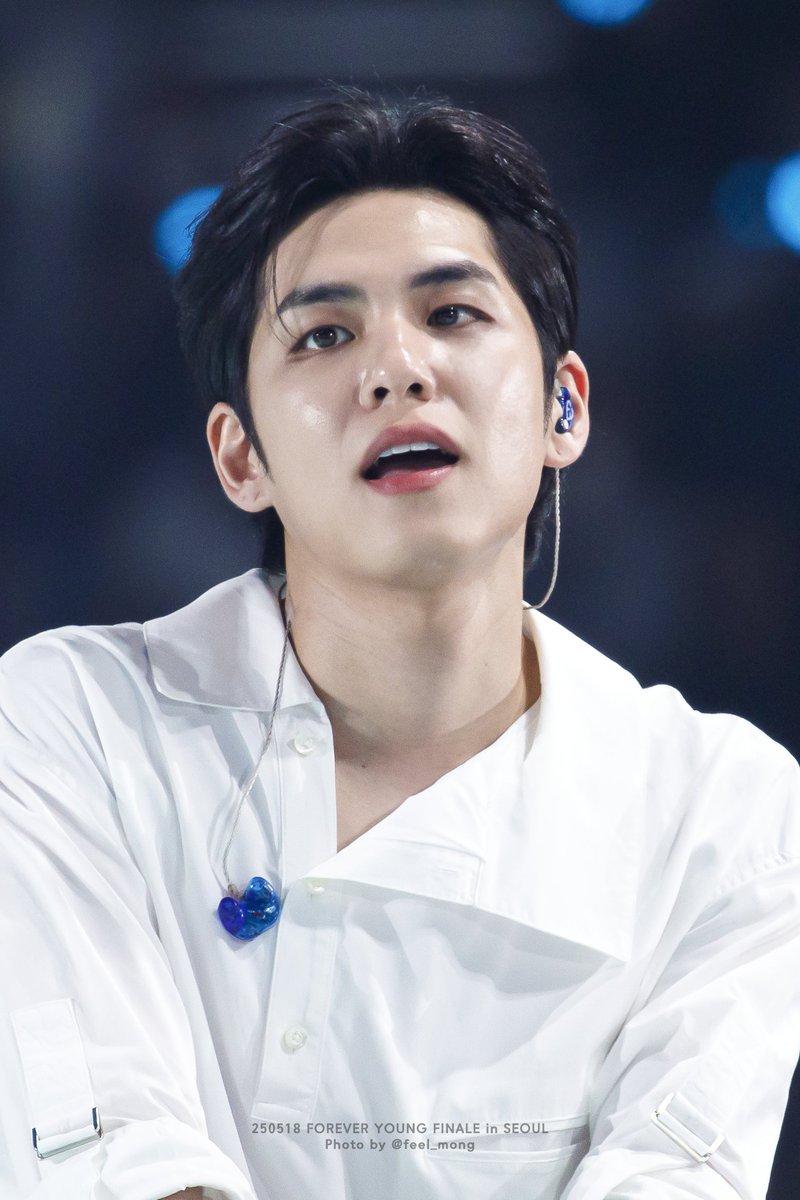 feel_mong's tweet photo. 250518 FOREVER YOUNG FINALE in SEOUL  

너무... 남자세요 
#DAY6 #데이식스 #WONPIL #원필 https://t.co/NvcycvVg49