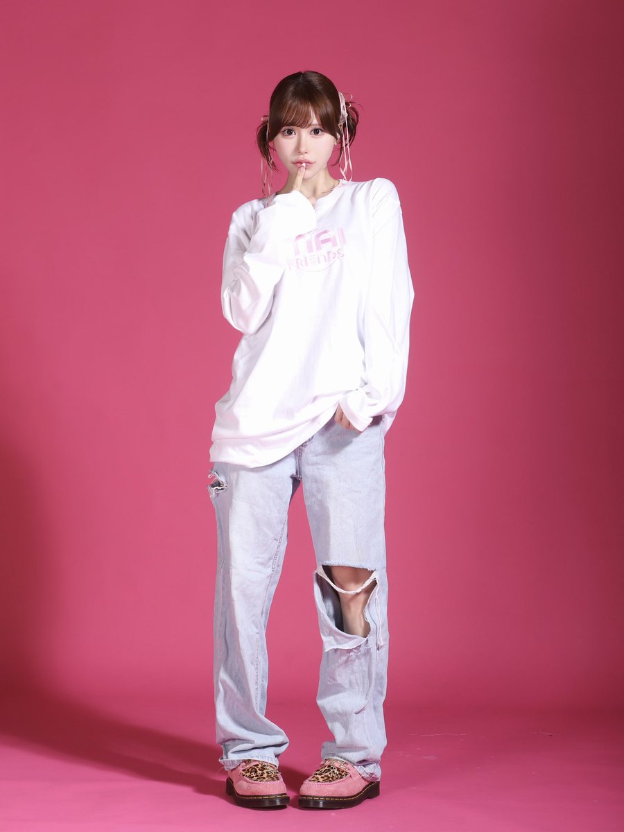 長袖Tシャツ WHITE

ベビーピンクのロゴが白色と溶け合って可愛いすぎる🥹💖
後ろのリボン気づいた？❤️ https://t.co/Q6wAy0gCNB