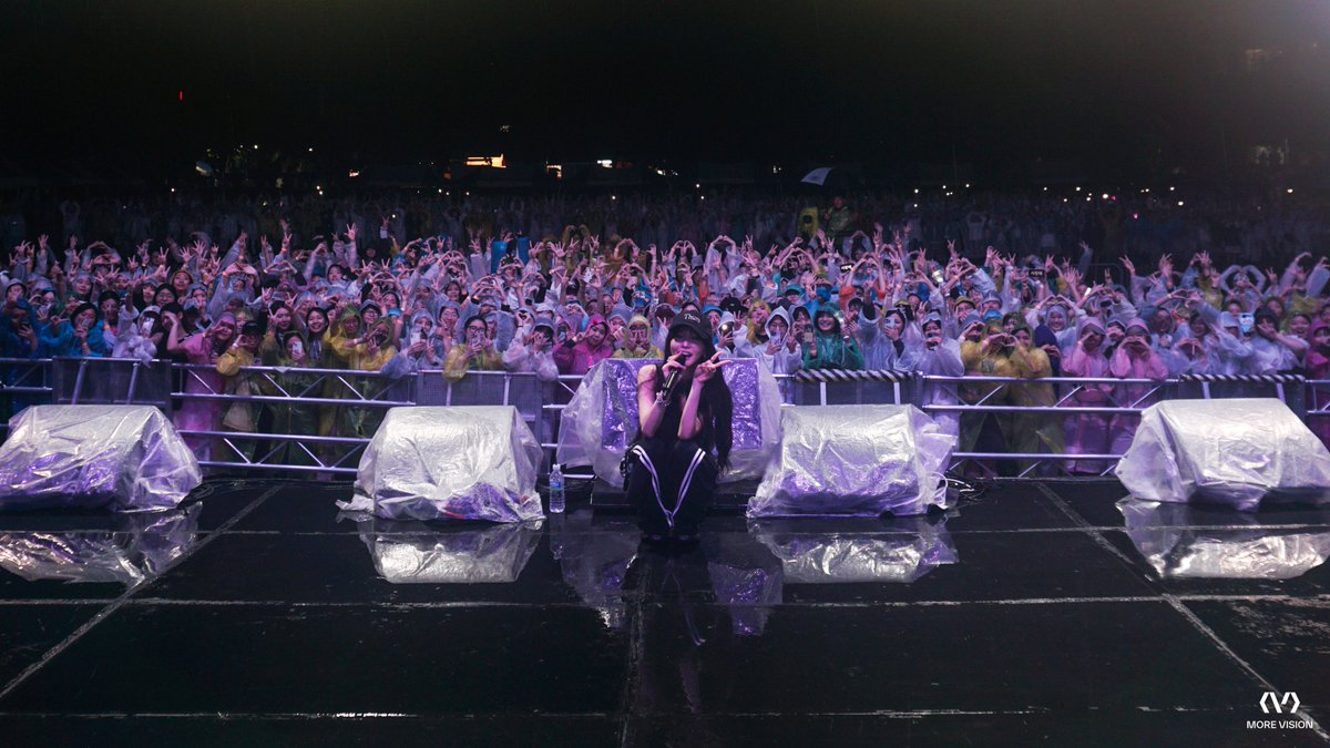 CH_CHUN9HA's tweet photo. CHUNG HA 청하 - 덕성여자대학교 축제 Photo Behind 📸

🔗 https://t.co/CFojsJUaN6

#CHUNGHA #청하
#MOREVISION #모어비전 https://t.co/vvsNZgrJQj