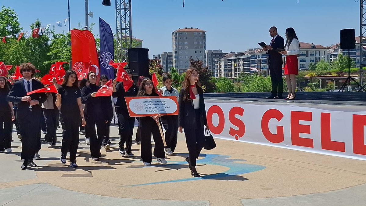 İlçe Gençlik Spor Müdürlüğü tarafından hazırlanan 19 Mayıs Atatürk’ü Anma, Gençlik ve Spor Bayramı törenine katılım sağladık. Okulumuzu en güzel şekilde temsil eden idarecilerimize, öğretmenlerimize ve öğrencilerimize teşekkür ederiz.