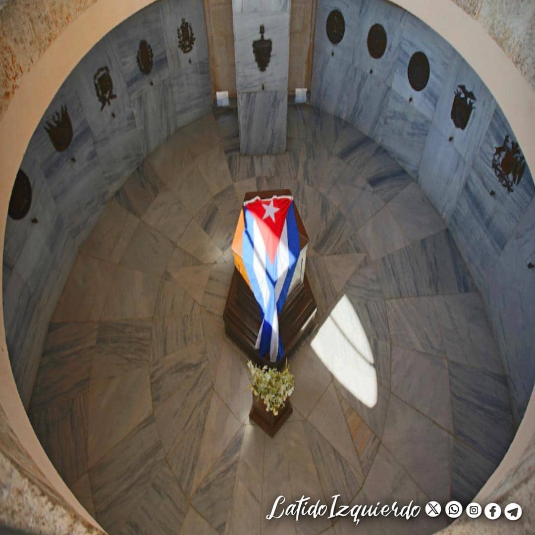 "No me pongan en lo oscuro a morir como un traidor ¡Yo soy bueno, y como bueno moriré #DeCaraAlSol".
✍️ José Martí

En el Aniversario 130 de la caída en combate del Apóstol, desde #LatidoIzquierdo reafirmamos que: "Patria es Humanidad".