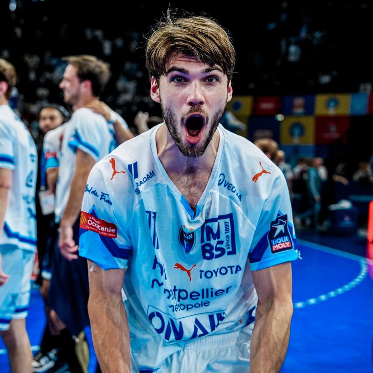 mhbofficiel's tweet image. Il y a des lundis moins difficiles que d’autres… 𝑸𝒖𝒆𝒍𝒍𝒆 𝒆́𝒎𝒐𝒕𝒊𝒐𝒏 ! 🥲

Rendez-vous ce soir à 18h Place de la Comédie à Montpellier pour accueillir nos champions !

#MontpellierBrille