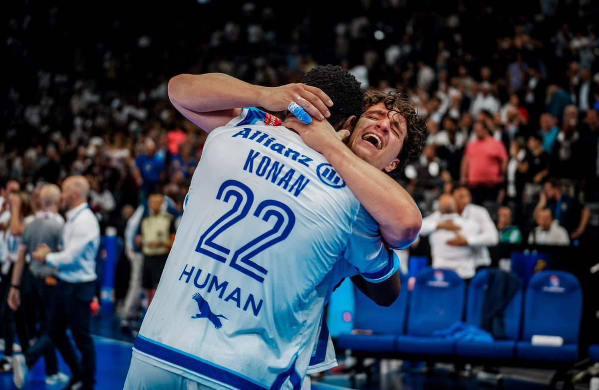 mhbofficiel's tweet image. Il y a des lundis moins difficiles que d’autres… 𝑸𝒖𝒆𝒍𝒍𝒆 𝒆́𝒎𝒐𝒕𝒊𝒐𝒏 ! 🥲

Rendez-vous ce soir à 18h Place de la Comédie à Montpellier pour accueillir nos champions !

#MontpellierBrille