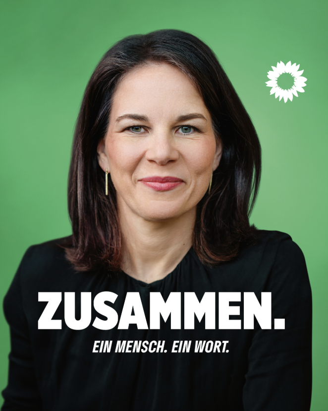 annaninii's tweet photo. Baerbocks New York Besuch und UN-Bewerbungsrede ist ein DREIFACHER Offenbarungseid und beschädigt massiv das Vertrauen in die Demokratie. Warum 3.? 👇

1. 💸 Sie ist weiterhin Bundestagsabgeordnete und kassiert monatlich 16.576,78 € plus LUXUS-PAKET (Büros, Mitarbeiter usw.) vom deutschen Steuerzahler, während sie auf Kosten des Volkes in New York ihrem NEUEN Job nachgeht! Statt ihr Abgeordnetenmandat direkt zurückgegeben, kassiert sie dreist weiter ab.

2. 🤦‍♀️ Ihr selbstproduziertes PEINLICHKEITS-VIDEO mit KATASTROPHALEM ENGLISCH blamiert Deutschland auf Weltniveau! Für diese diplomatische MITTELMÄßIGKEIT muss unsere echte Top-Diplomatin Helga Schmid (ehemalige Generalsekretärin der OSZE) weichen - die Instrumentalisierung der abgewählten Regierung (der sie selbst angehörte) für persönliche Karrierepläne kannte bei Baerbock keine Grenzen!

3. 🗳️ Diese DEMOKRATISCHE BANKROTTERKLÄRUNG übertrifft alles: Vom Wähler KRACHEND ABGEWÄHLT, ignoriert sie den expliziten Volkswillen und greift nach dem internationalen Prestige-Jackpot! Diese UNVERFRORENE SELBSTKRÖNUNG NACH ABWAHL ist die ultimative Verhöhnung des demokratischen Souveräns!