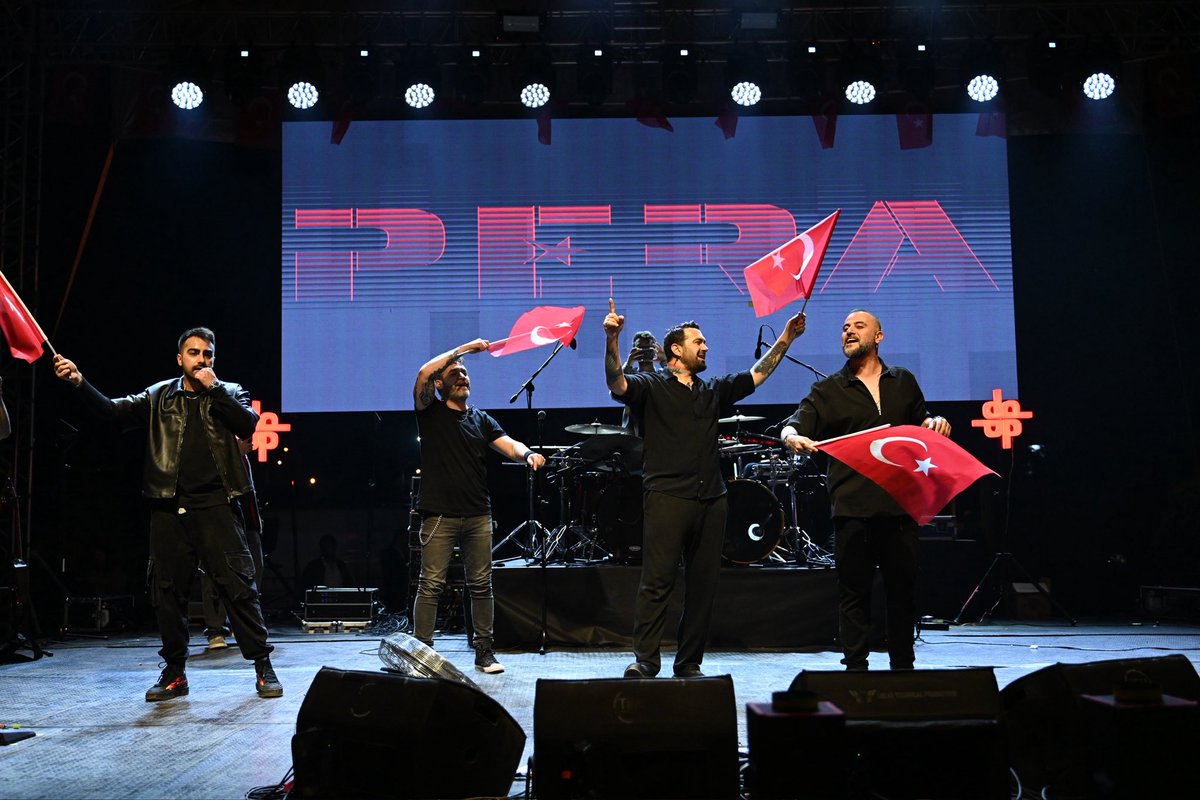 Gazi Mustafa Kemal Atatürk’ün Samsun’a çıkarak başlattığı bağımsızlık mücadelesinin yıldönümünde, 19 Mayıs Atatürk’ü Anma, Gençlik ve Spor Bayramımızı gururla kutluyoruz. Bu akşam bayram coşkusunu Çekmeköy’deki konserimizde hep birlikte yaşayacağız! 🇹🇷❤️