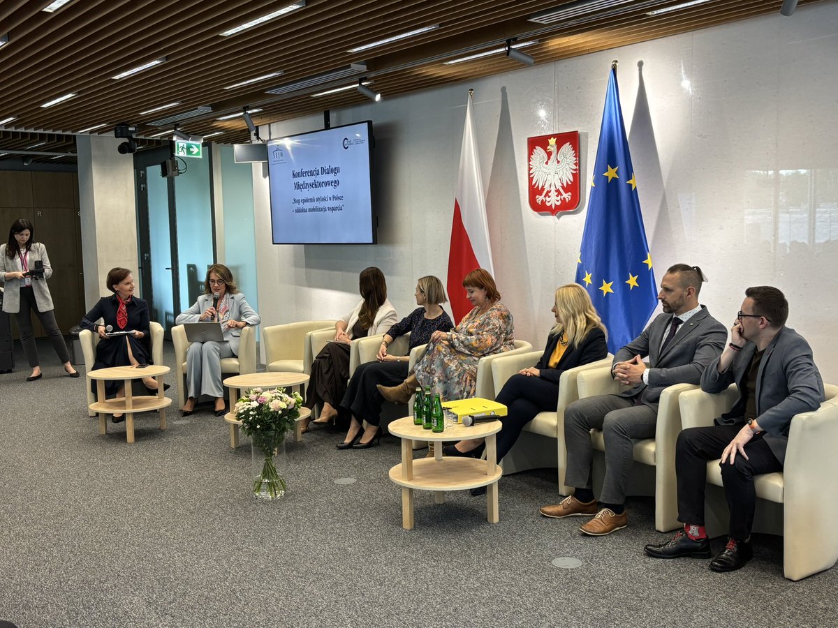 Zdrowieiedukac1's tweet photo. Dziś Konferencja Dialogu Miedzysektorowego organizowana przez @KancelariaSejmu i @stopotylosci pod znamiennym tytułem „Stop epidemii otyłości w Polsce - oddolna mobilizacja wsparcia’. Bez zjednoczenia wszystkich sił - tych oddolnych i tych najwyższych nie uda się odwrócić trendów https://t.co/IBvByLotRY