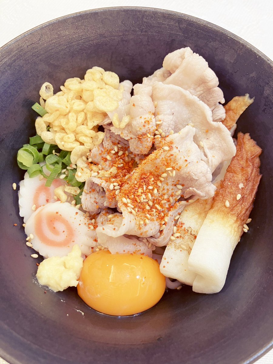 これでも毎日自炊してます✨
サラダやキッシュ、鶏肉のトマト煮込み、朝は卵かけご飯が多いかな。（牡蠣だし醤油で食べるのが最高）
4枚目はね、隠れて見えないけど糖質ゼロ麺です。