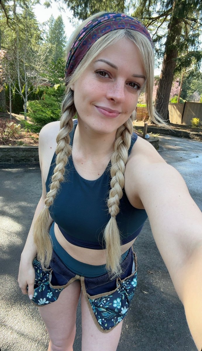 Say hi if your dms are open for 🐱 pics (serious)