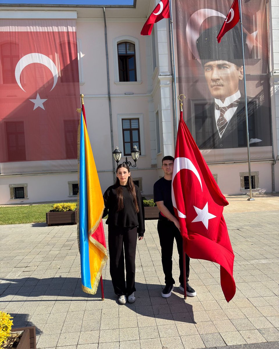 Özel Tekirdağ Bahçeşehir Koleji Anadolu Lisesi öğrencilerimiz, 19 Mayıs Atatürk’ü Anma, Gençlik ve Spor Bayramı için düzenlenen resmi törene katıldılar. 
19 Mayıs Atatürk’ü Anma, Gençlik ve Spor Bayramımız kutlu olsun! 🇹🇷
#19Mayıs