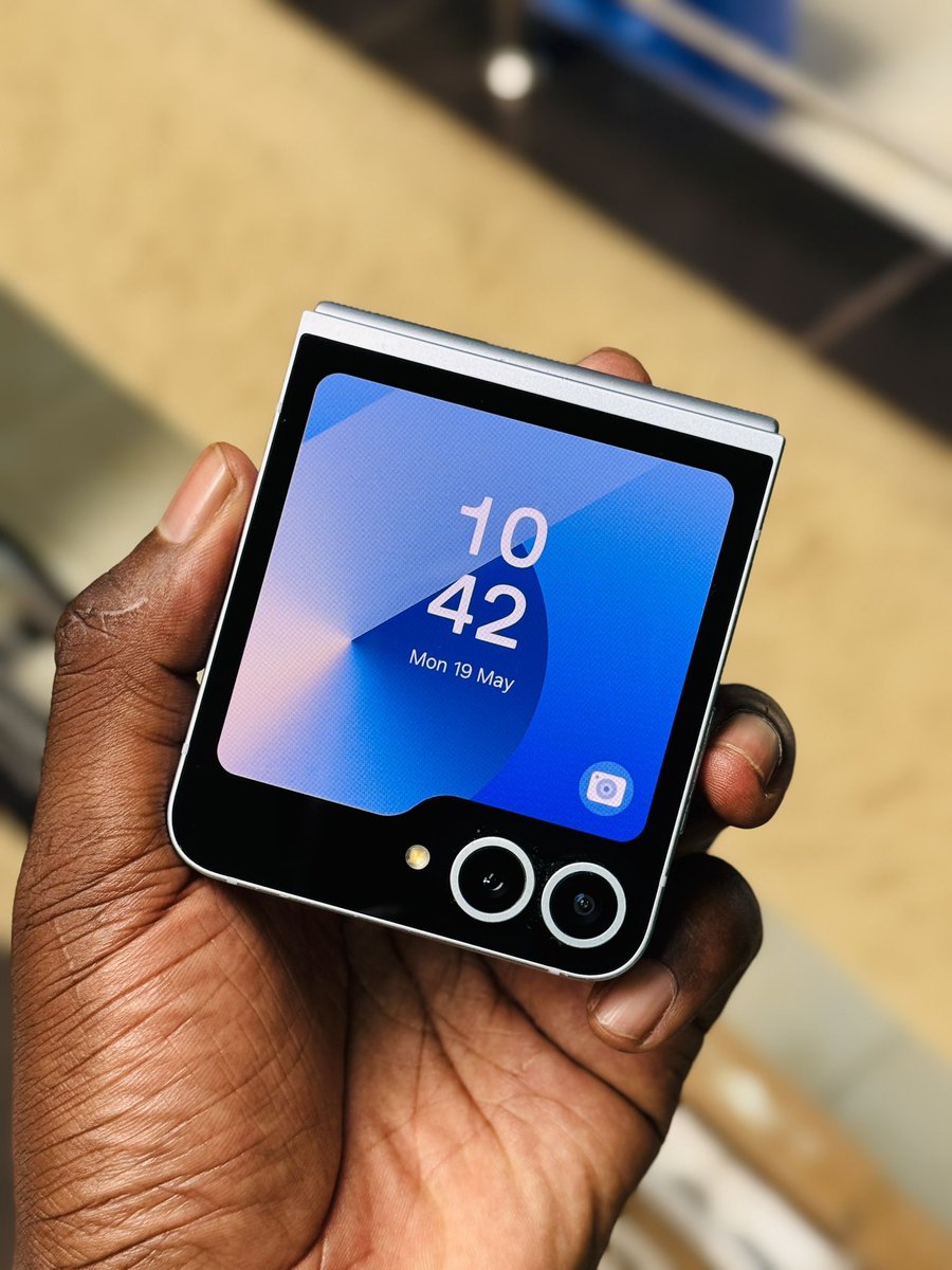 onepluggadgets's tweet photo. Samsung Galaxy Z Flip 6 258GB — 1,799,000UGX. 

Additionally Phone Case &amp; Charger

Tel : +256776073198
Free Delivery Nationwide 🇸🇸🇺🇬 https://t.co/Gkke9d8AmD