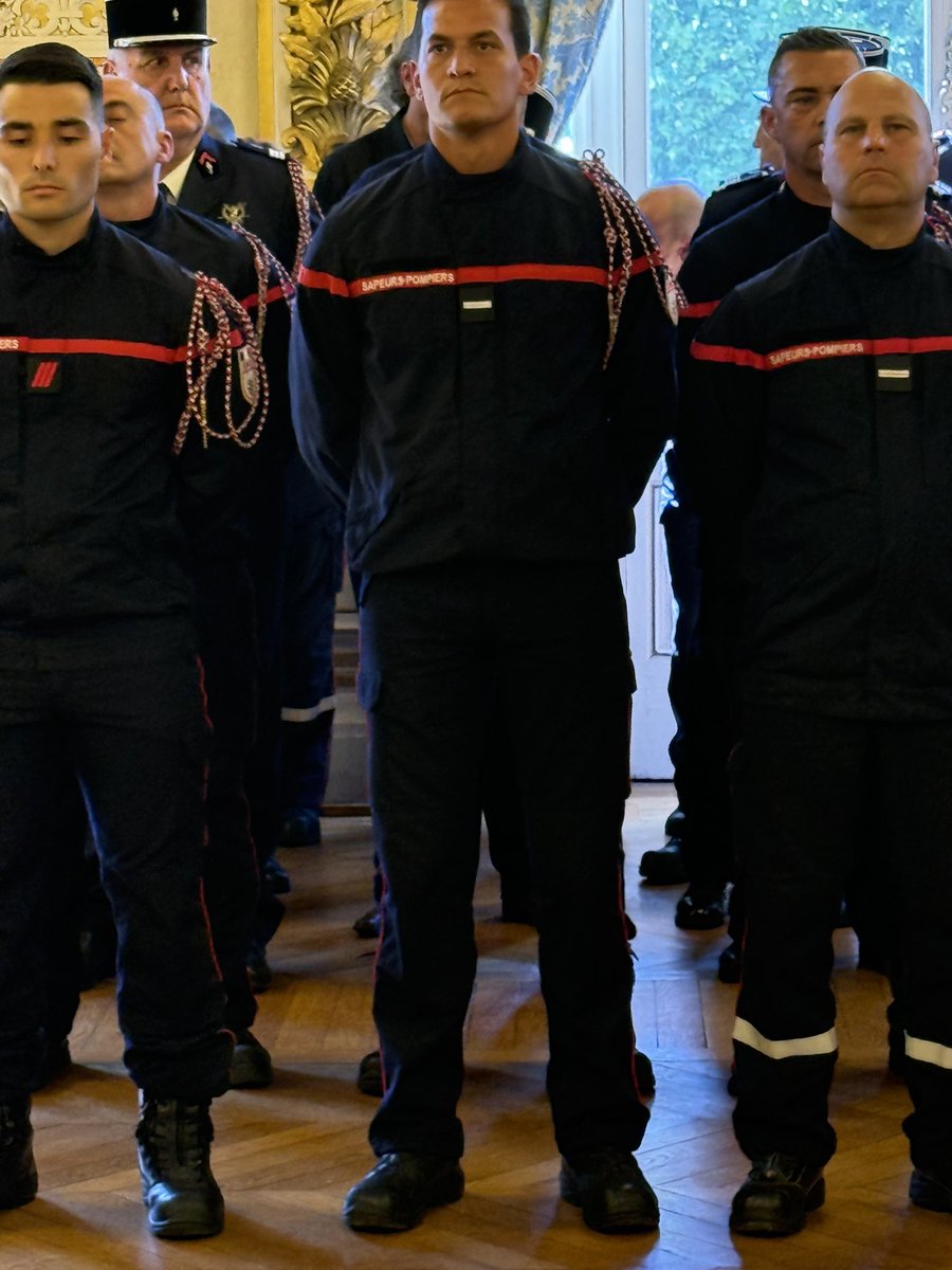 BernardFialaire's tweet image. 🎖️ Cérémonie de remise de médailles du @SDMIS69.

Dans le recueillement après le drame devant une caserne, je salue l’engagement de Mickael Paccaud, maire de Mions, sapeur-pompier volontaire honoré pour son mérite exemplaire.
@Senat @rdse_senat 
#SDMIS #SapeursPompiers #Rhône