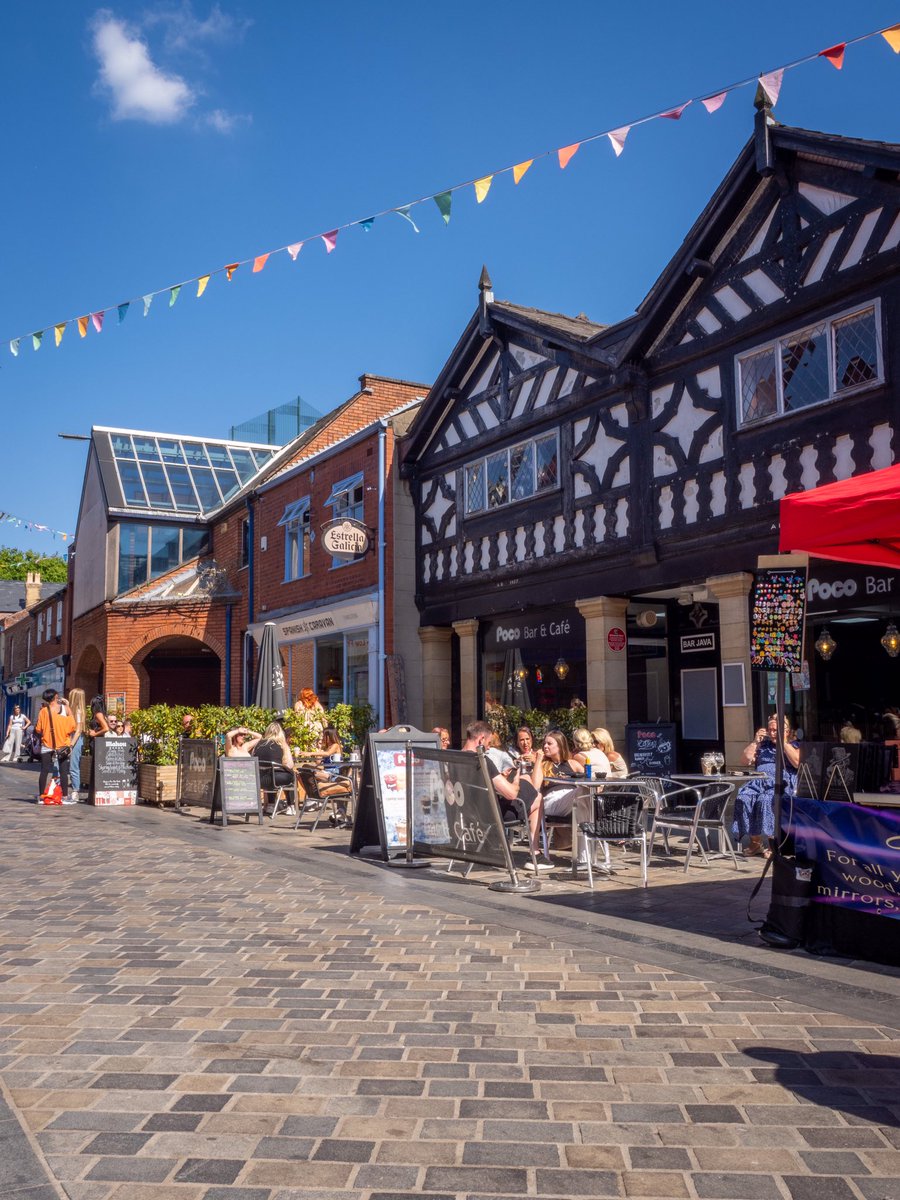 stevesamosa's tweet photo. Prescot Town 
#picturingprescot #prescot #knowsley #marketday #springsun #townscape 
@loveprescot @LaVidaLiverpool @scousescene @ExploreLpool @ATMstreetart @LpoolCityRegion https://t.co/i4OkJeDelr