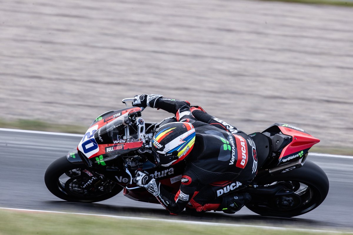 🇨🇿 Fin de semana de mucho trabajo y aprendizaje para Xavi Cardelús en el Campeonato del Mundo FIM Supersport, dentro del Round checo de Most. Sumó algunos puntos en la primera cita, la del sábado, y luchó sobremanera en la segunda, quedando finalmente 17º

#OrelacRacingVerdnatura