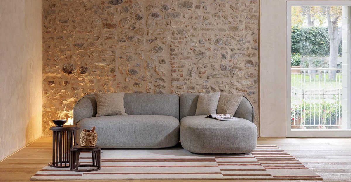 Rounded, soft and modular: these are the characteristics of the new Sibylla sofa, by E-ggs.
Discover more at lomuarredi.com
#sofa #comfort #livingroom #furniture #furnituregoals #cozyhome #hygge #design #moderndesign #shopping #lomuarredi